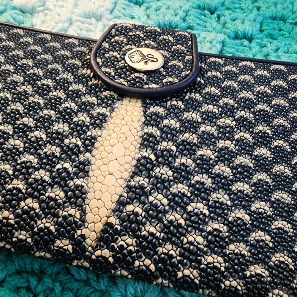 Stingray Leather Blue & White Scale Print Snap Bifold Wallet